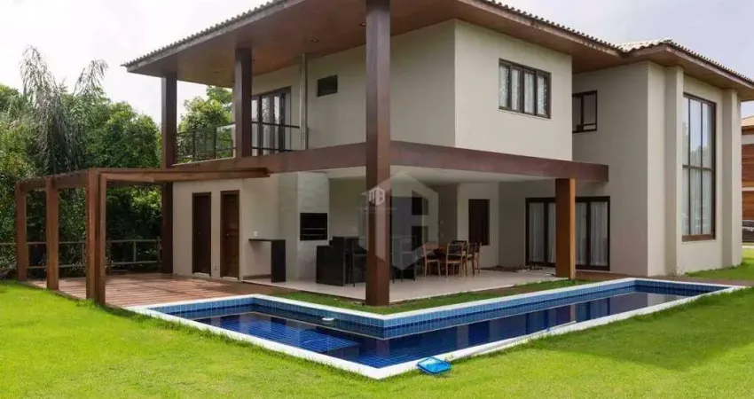 CASA A VENDA EM PRAIA DO FORTE, LITORAL NORTE DA BAHIA - Condomínio Praia Bella, acesso direto à praia, 5 suítes de alto padrão com móveis inclusos.