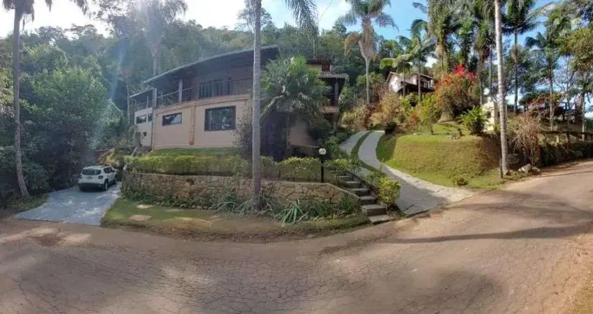 Imperdível oportunidade de casa em condomínio no centro de rio acima-mg: 5 quartos, 3 suítes, 1 sala, 4 banheiros, 385m² de área. venha conferir!