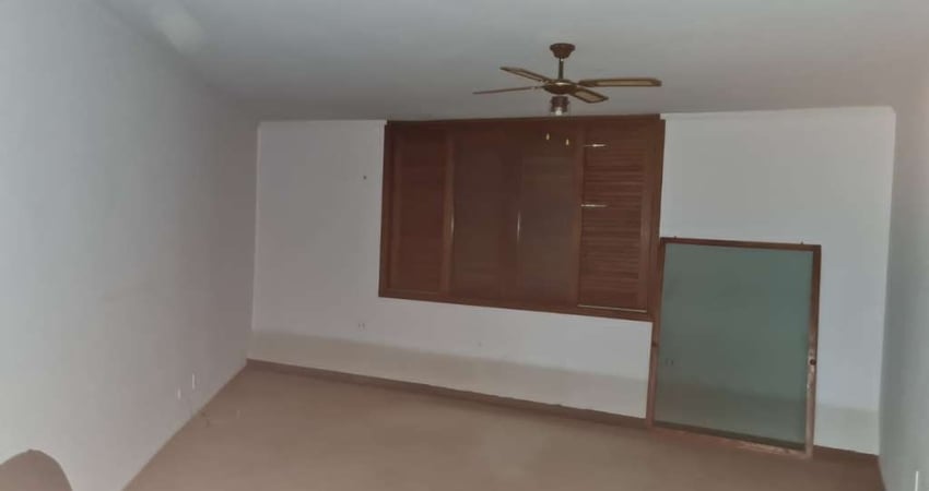 Casa tipo para venda com 4 quartos, sendo 4 suítes, 770m²