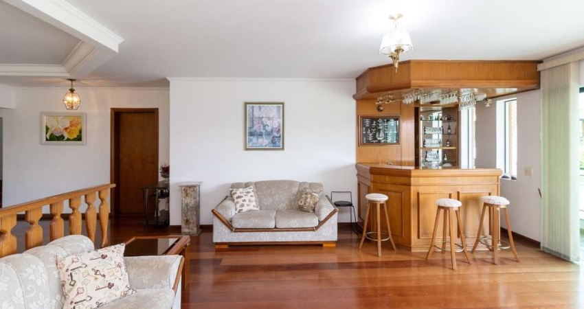 Casa tipo para venda com 6 quartos, sendo 3 suítes, 777m²