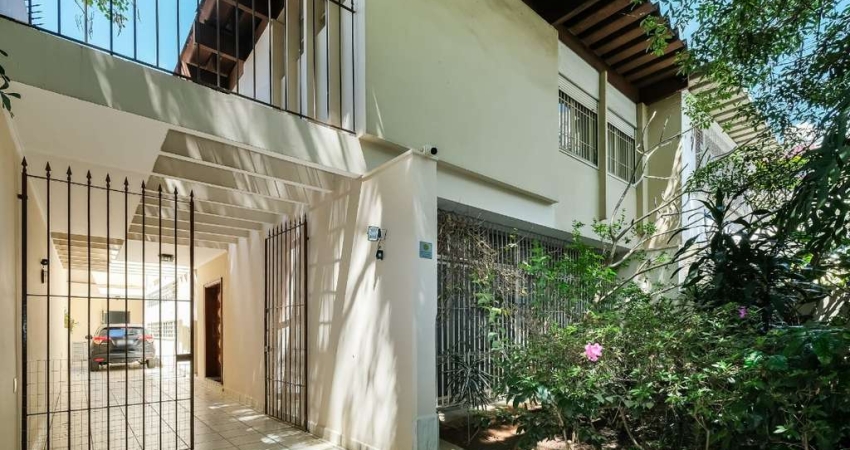 Casa tipo para venda com 4 quartos, sendo 1 suíte, 269m²