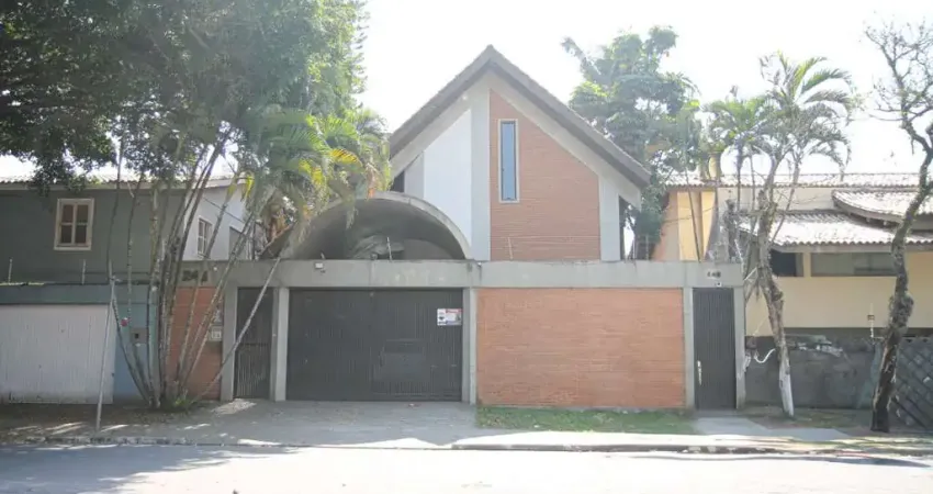Sobrado para venda em Jardim Morumbi com 4 quartos, sendo 2 suítes, 390m²