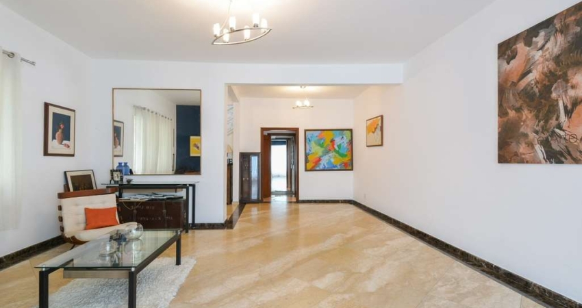 Casa tipo para venda com 3 quartos, sendo 2 suítes, 250m²