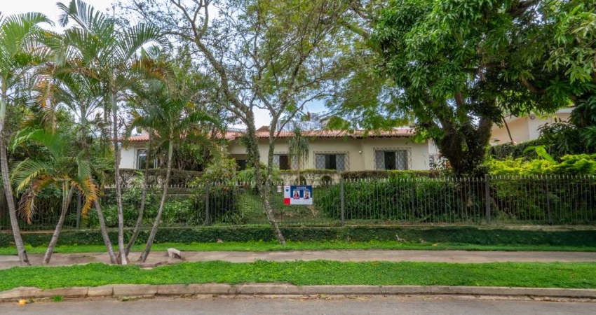Casa tipo para venda com 4 quartos, sendo 1 suíte, 330m²