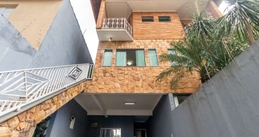 Sobrado para venda com 3 quartos, sendo 3 suítes, 190m²