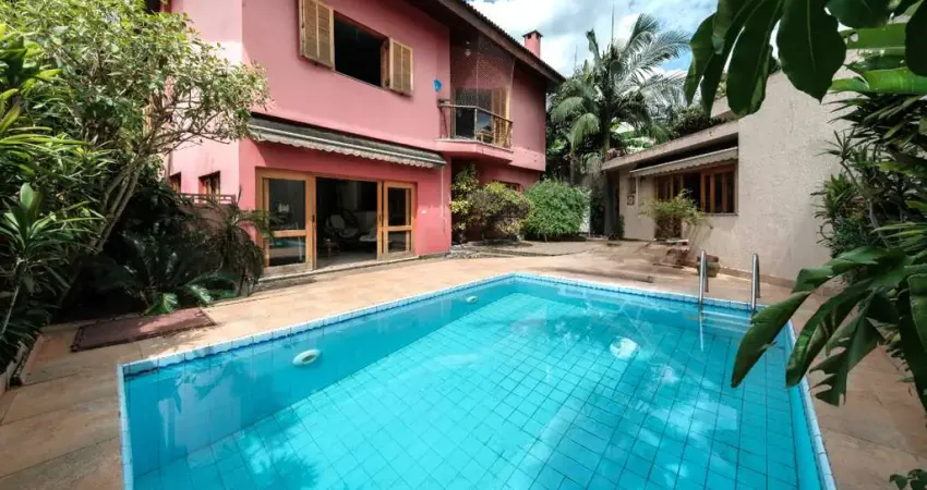 Casa tipo para venda em Butantã com 6 quartos, sendo 4 suítes, 367m²