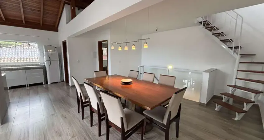 Casa tipo para venda em sambaqui com 4 quartos, sendo 3 suítes, 227m²