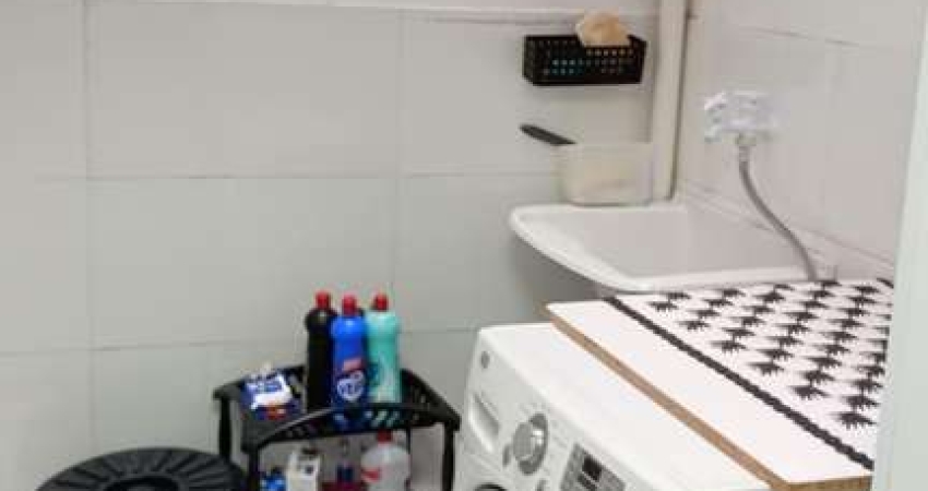 Lindo apartamento com 50m² a venda no Pq São Lucas, próximo ao monotrilho, rua tranquila em excelente localização prontinho para morar. Prédio com 12 apartamentos, no momento não tem custa de condomin