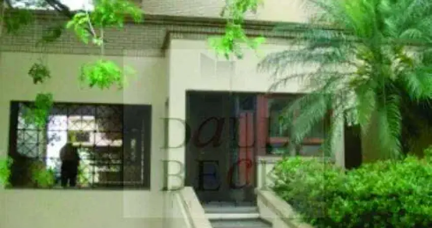 Casa de condomínio sobrado para venda tem 385 metros quadrados com 4 quartos