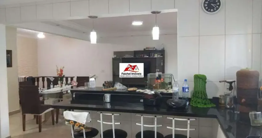 Sobrado residencial de 227m² próximo ao Shopping Anália Franco, com 2 dorms., terraço de 100m², 2 vagas por 3.300,00/mês - V. Invernada/SP