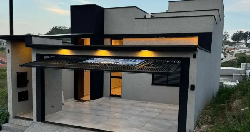Imperdível oportunidade! Casa à venda em Bragança Paulista-SP, no Condomínio Villa Verde Bragança: 3 quartos, 1 suíte, 2 salas, 2 vagas de garagem, 129m².