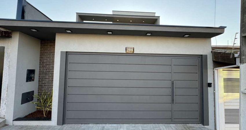 Casa à venda em Bragança Paulista-SP: 3 quartos, 1 suíte, 1 sala, 2 vagas de garagem, 135m² na Residencial Quinta dos Vinhedos.