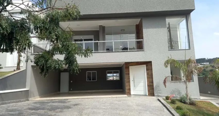 Casa de Luxo no Condomínio Vale das Águas: 4 quartos, 4 suítes, 2 salas, 2 vagas, 240m² em Bragança Paulista-SP. Venha conferir!