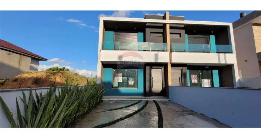 Casa com 3 quartos à venda na Rua Ana Abruzzi, 65, Mário Quintana, Porto Alegre