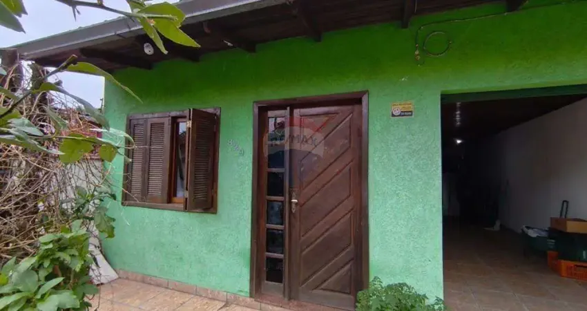 Oportunidade única: duas casas, amplo espaço e excelente localização!