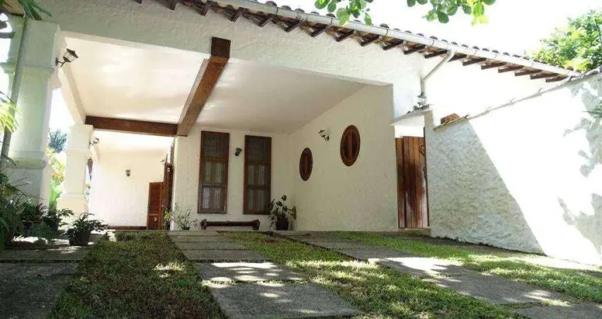 Casa com 4 dormitórios à venda, 250 m² por R$ 2.200.000,00 - Condomínio Pedra Verde - Ubatuba/SP