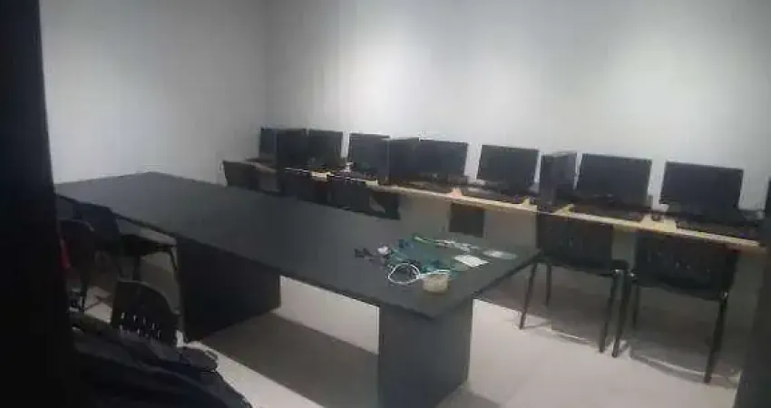 Invista em visibilidade: prédio comercial completo em avenida movimentada!