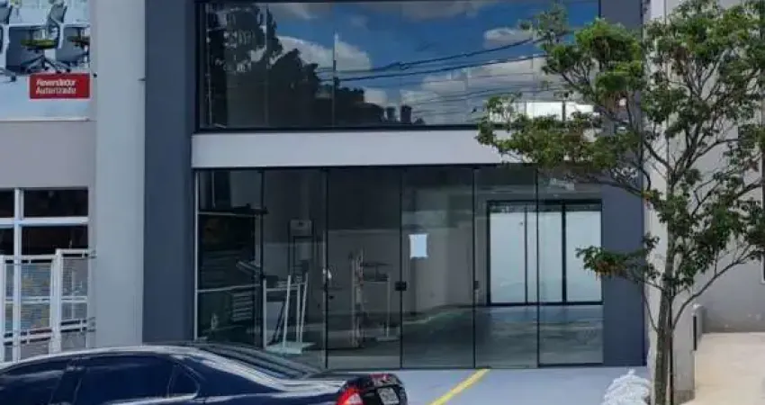 Salão Comercial de Alto Padrão em Itu-SP, no Bairro Novo Centro: 2 Salas, 3 Banheiros, 3 Vagas de Garagem, 222m². Venha Conferir!