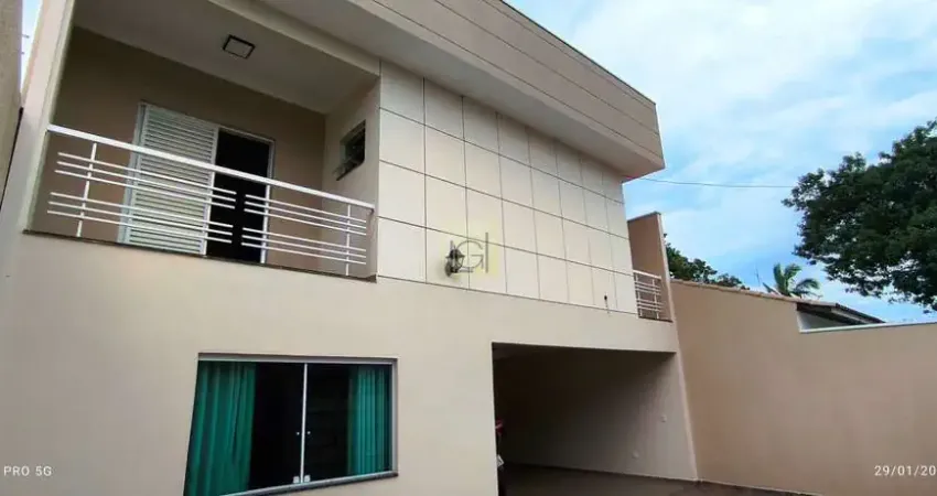 Oportunidade única: Casa à venda em Itu-SP, bairro Brasil, com 3 quartos, 3 suítes, 2 salas, 4 banheiros, 4 vagas e 215m²!