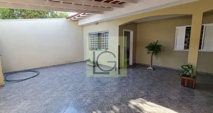 Casa à venda em Itu-SP no Jardim Santa Tereza: 3 quartos, 2 suítes, 2 salas, 2 banheiros, 3 vagas de garagem!