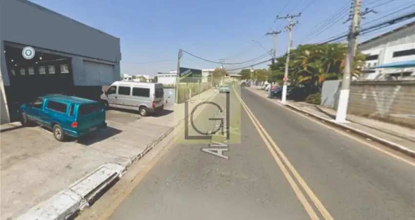 Salão comercial para locação em Itu-SP, bairro São Luiz: 1 sala, 3 banheiros, 4 vagas, 720 m² de área.