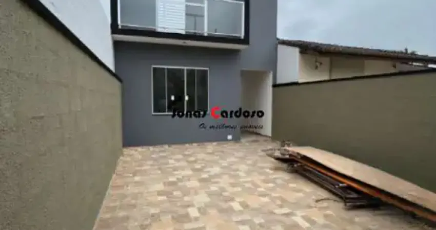 Casa a venda na Vila Suissa com 3 quartos, sendo 1 suíte, sala espaçosa, cozinha conceito aberto, 175 m² de terreno. Por 630 mil. Mogi das Cruzes.