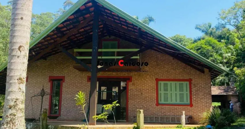 Excelente sítio a venda no Botujuru com ampla área de10,9 hectares, com uma infraesturura de lazer completa por R$2.500.000,00