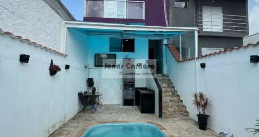 Oportunidade! Casa à venda na Vila Pomar em Mogi das Cruzes. 2 dormitórios, suíte, área gourmet com piscina. Conforto e elegância em cada detalhe.