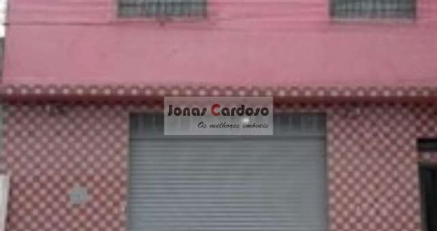 Ponto comercial no centro de Mogi das Cruzes com uma casa na parte superior, 3 dormitórios, 2 salas e cozinha com armários, por apenas R$: 390 mil.