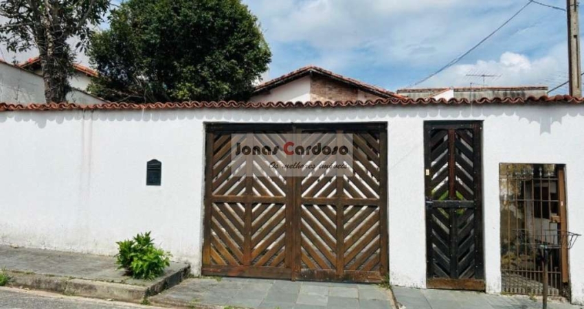 Casa térrea com edícula, na Vila São Sebastião, 3 dormitórios, 3 dormitórios, sala ampla, cozinha espaçosa, edícula. Por R$: 530 mil. Mogi das Cruzes.