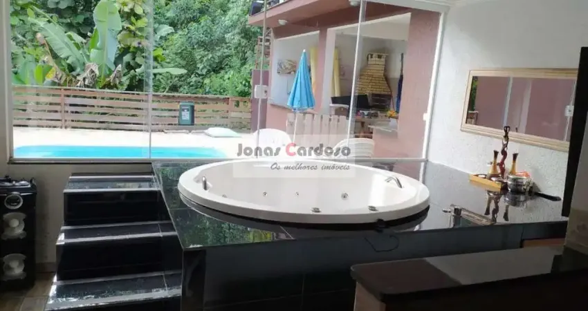 Excelente oportunidade de casa a venda no Condomínio Aruã em Mogi das Cruzes com 4 dormitórios e piscina por R$1.350.000. Aceita permuta!