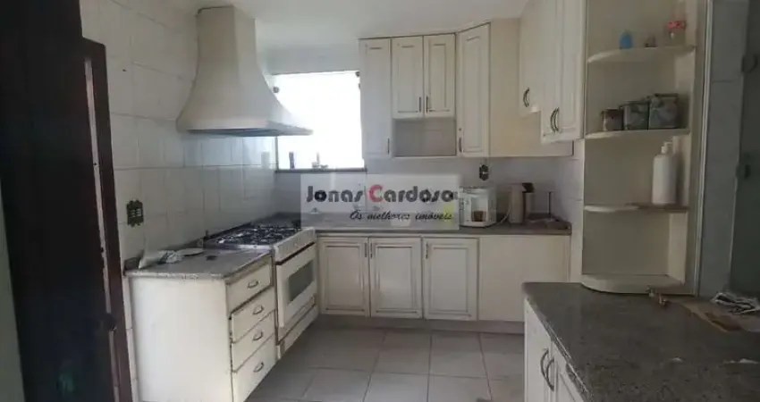 Imperdível Casa Comercial à Venda na Vila Lavínia em Mogi das Cruzes. Com 3 Quartos, 1 Suíte, 2 Salas, 2 Banheiros, 2 Vagas de Garagem!