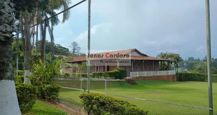 Chácara de luxo à venda em Biritiba-Mirim-SP: 3 quartos, 3 suítes, 3 salas, 7 banheiros, 10 vagas de garagem, 480m² de área.