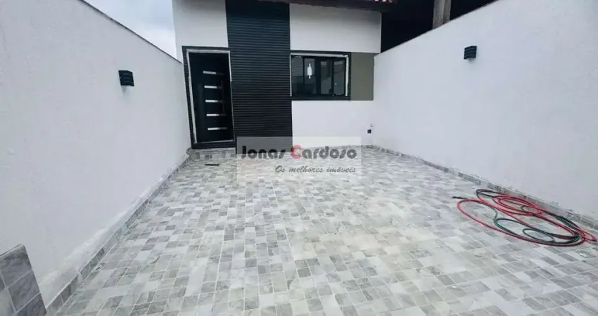 Casa à térrea venda na Vila São Paulo: 3 quartos sendo 1 suíte, 1 sala, 2 vagas, 80m². Venha conferir! Por R$: 470 mil e ainda estuda permuta.