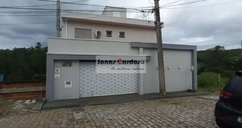 Casa de Luxo para Locação em Sabauna - Mogi das Cruzes-SP: 3 Quartos, 1 Suíte, 3 Salas, 3 Banheiros, 2 Vagas, 300m²!