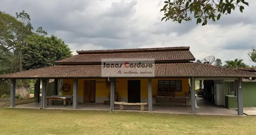 Chácara à Venda em Mogi das Cruzes-SP, Bairro Boa Vista: 3 Quartos, 1 Suíte, 2 Salas, 2 Banheiros, 4 Vagas, 300m².