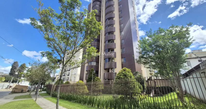 Apartamento no cabral–reformado, moderno e aconchegante -108,25 m2 privativos