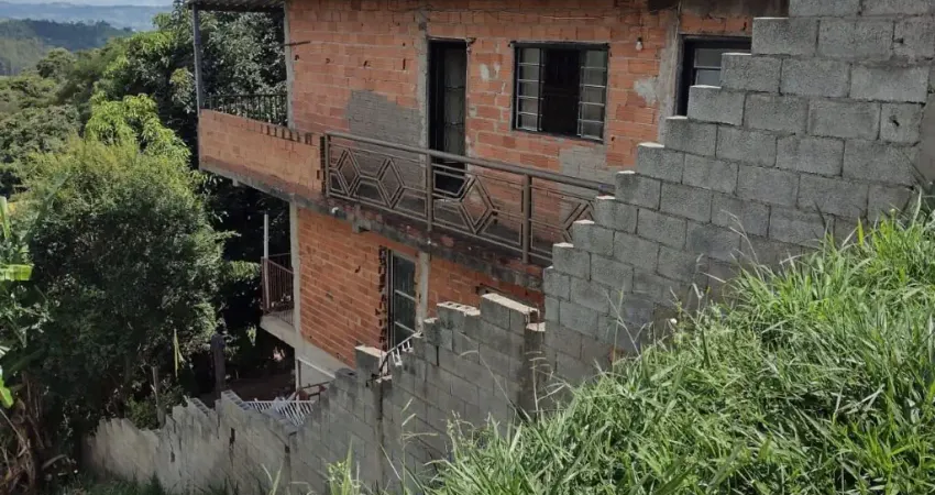 vendo terreno de 330m2 com três casas.