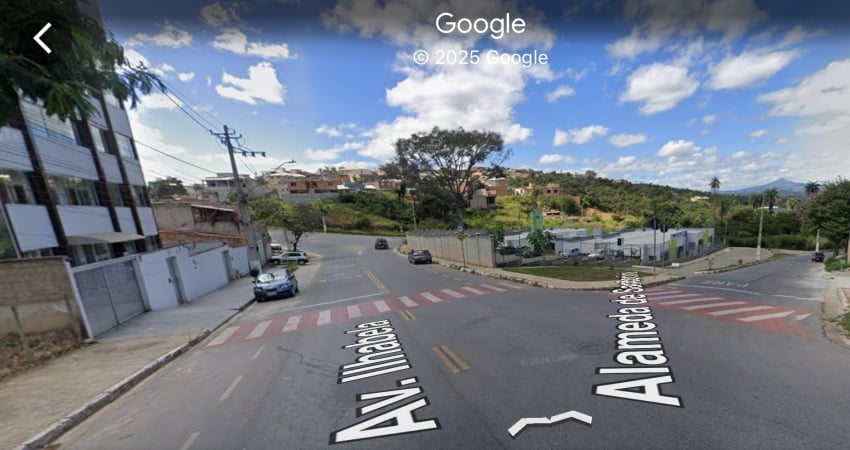 Lote na Avenida Principal do bairro Liberdade para morar ou investir.