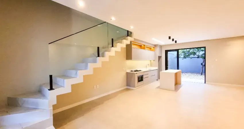 Lindo sobrado com 1 suíte mais 2 quartos à venda no bairro Saguaçu em Joinville - SC De R$ 899.000,00 por R$ 868.000,00..