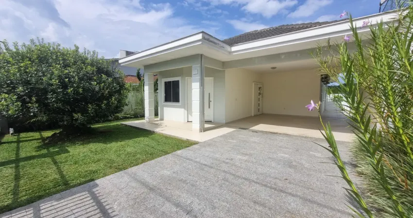 Ótima casa em condomínio fechado com 3 quartos (1 suíte) à venda no bairro Nova Brasília em Joinville – SC por R$ 850.000,00.