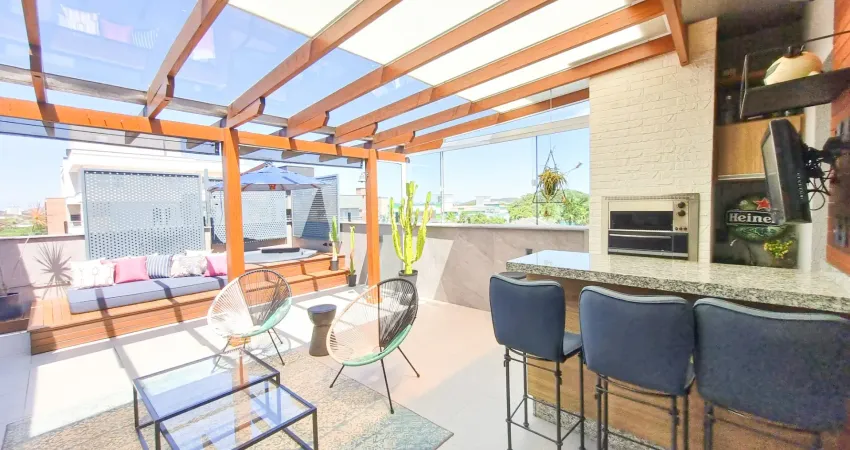 Cobertura plana, 100% mobiliada, com 3 quartos (sendo 2 suítes), à venda no bairro Costa e Silva, em Joinville/SC, por R$ 930.000,00.