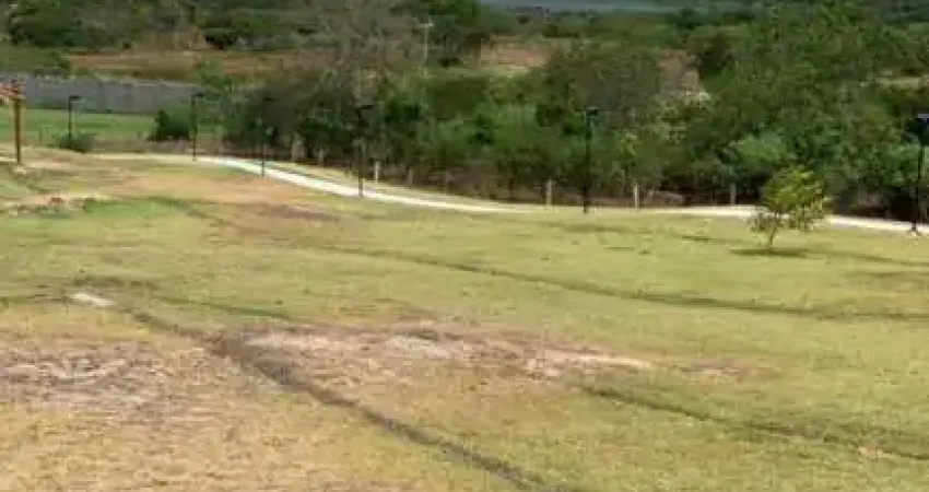 Vende-se terreno no condomínio Jardim dos Girassóis.
