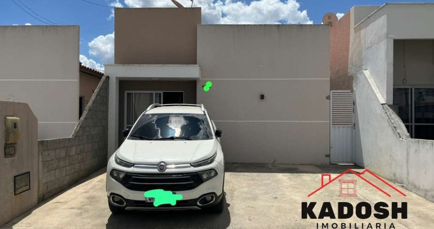 Casa em Condomínio à Venda em Feira de Santana-BA, Bairro Papagaio: 2 Quartos, 1 Suíte, 1 Sala, 2 Banheiros, 1 Vaga, 120m².