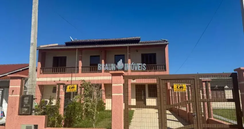 Sobrado 3 dormitórios semi mobiliado  sendo 2 suítes americanas  com sacada no centrinho de nova tramandaí e a 400 mts do mar.