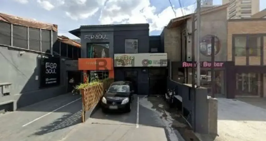CASA COMERCIAL À VENDA NA VILA NOVA CONCEIÇÃO, COM 220 M² E DUAS VAGAS.