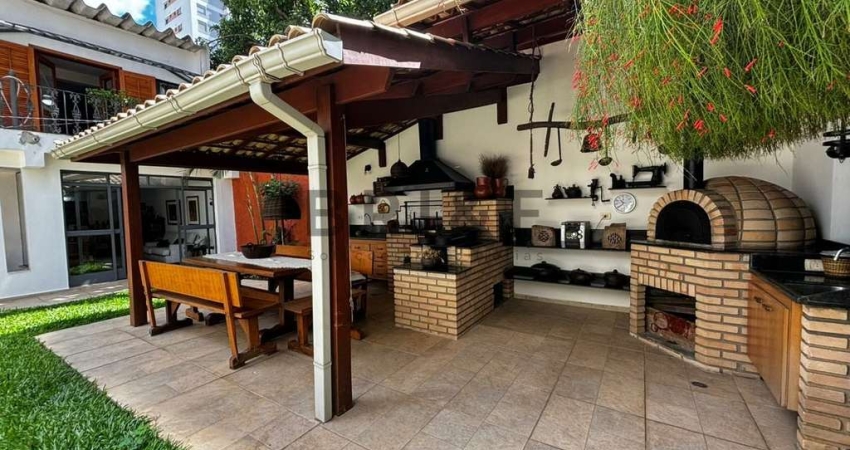 Casa no Brooklin para locação comercial ou residencial com 4 dormitórios sendo 2 suítes e 5 vagas
