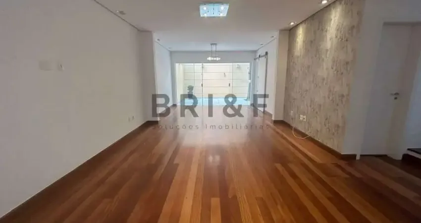 Linda casa em condomínio fechado, 3 suítes, escritório, sala com lareira, quintal e churrasqueira