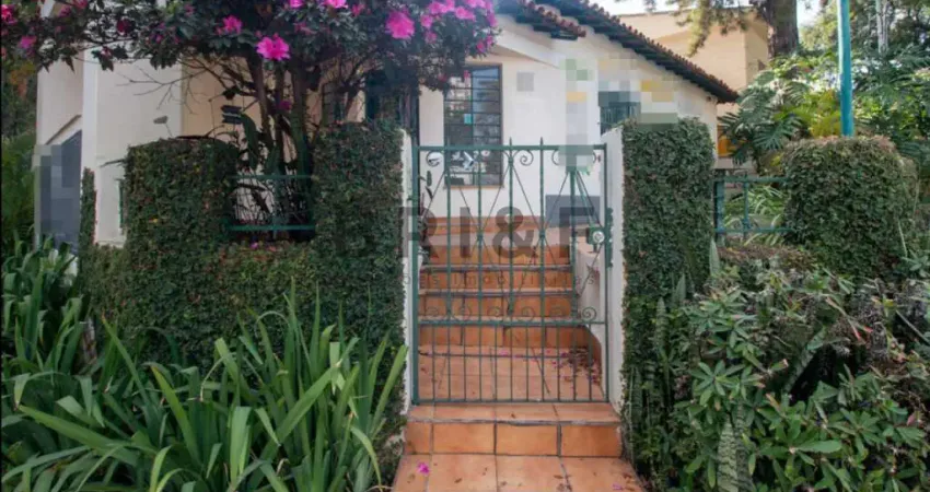 Casa em ponto comercial com 4 salas, 3 vagas, 3 banheiros - 300 m2  - Campo Belo