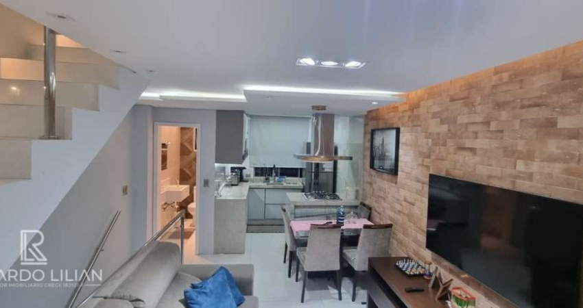 'Lar perfeito na Vila Talarico: Sobrado Triplex reformado com espaço gourmet e garagem coberta!'